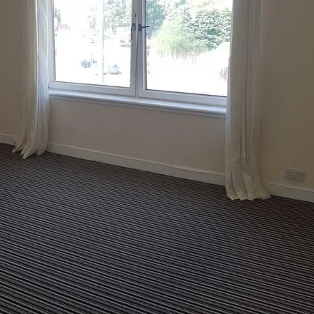 Image 3 - Crosslees Drive, Thornliebank, G46 7DT, United Kingdom - Apartment for rent