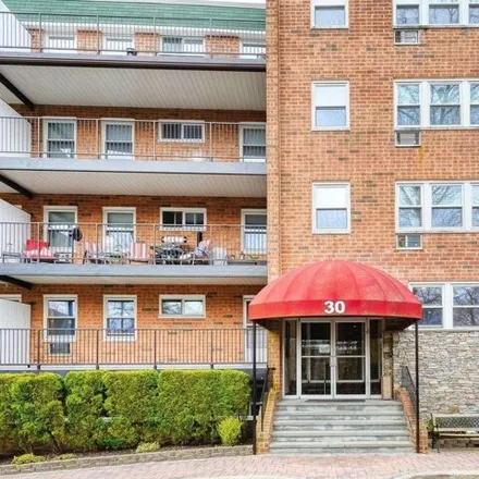 Buy this studio apartment on unnamed road in City of Glen Cove, NY 11542