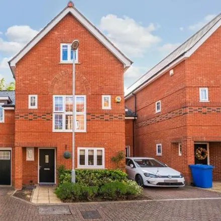 Buy this 5 bed duplex on Clare Road in Maidenhead, SL6 4DQ