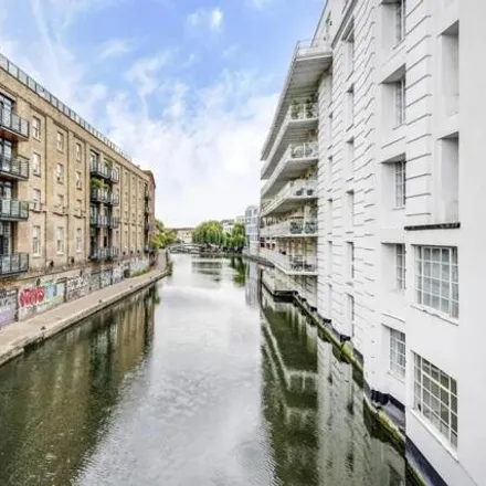Image 4 - Regent's Canal towpath, Primrose Hill, London, NW1 7DE, United Kingdom - Apartment for sale