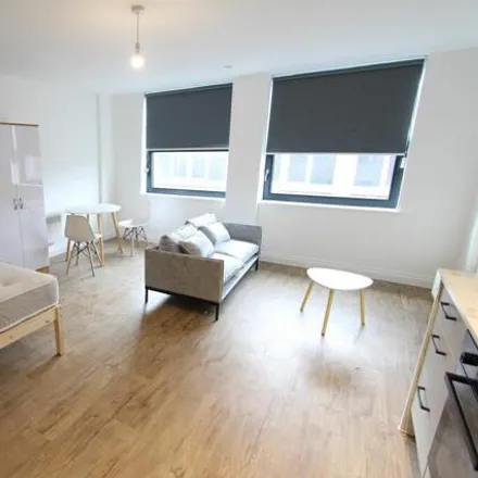 Image 5 - 82 Queen Street, Sheffield, S1 1WR, United Kingdom - Apartment for rent