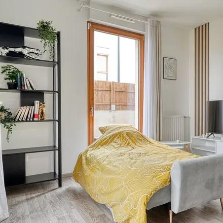 Rent this 3 bed apartment on 77144 Montévrain