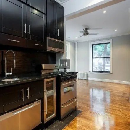 Image 3 - 10 Nathan D. Perlman Place, New York, NY 10003, USA - Apartment for rent