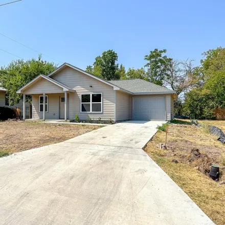 Buy this 3 bed house on 698 North Commerce Street in Corsicana, TX 75110