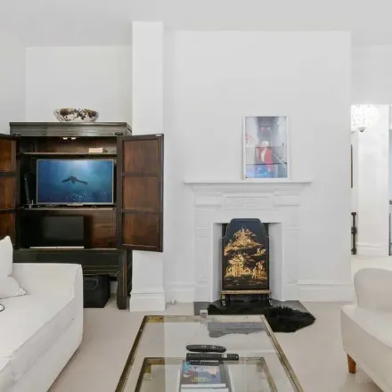 Rent this 1 bed apartment on 1A Drayton Gardens in London, SW5 0BE