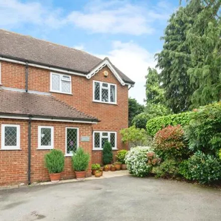 Buy this 3 bed duplex on The Roundway in Claygate, KT10 0DP
