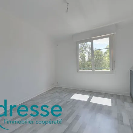 Rent this 2 bed apartment on 6 Avenue du Maréchal Joffre in 93460 Gournay-sur-Marne, France