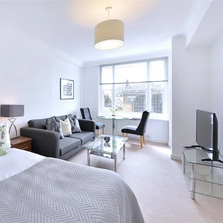 Rent this studio apartment on 39 Hill Street in London, W1J 5LR