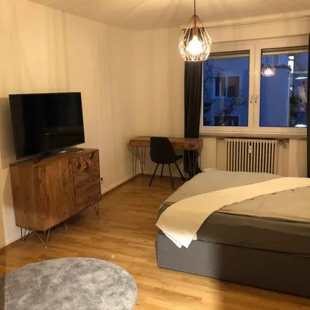 Rent this 3 bed apartment on Grüneburgweg 106 in 60323 Frankfurt, Germany