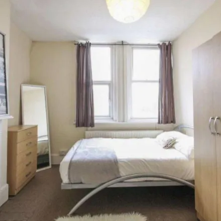 Image 4 - 241 Kilburn High Road, London, NW6 2BS, United Kingdom - Apartment for rent