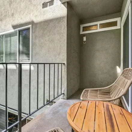 Image 6 - Rossmore & Rosewood, North Rossmore Avenue, Los Angeles, CA 90038, USA - Apartment for rent