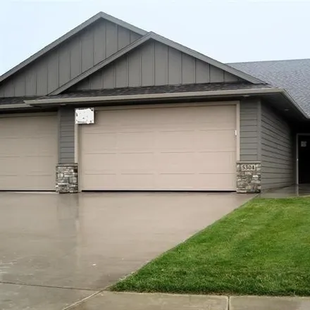 Buy this 2 bed house on 5308 South Bahnson Avenue in Sioux Falls, SD 57108
