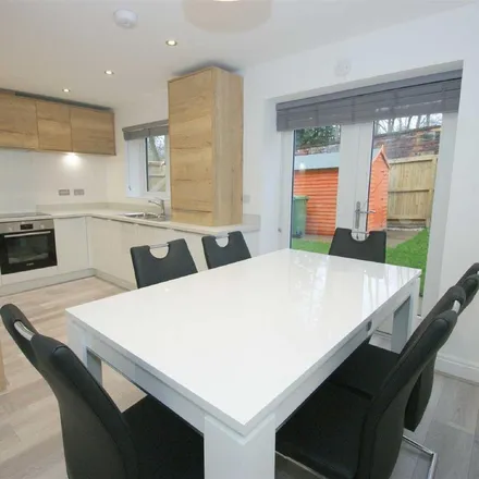 Rent this 4 bed townhouse on Victoria Gardens in Leeds, LS6 1RT
