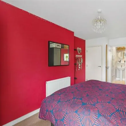 Image 8 - Rose Court, Whitestone Way, London, CR0 4WF, United Kingdom - Apartment for sale