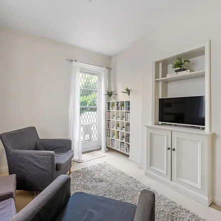 Rent this 4 bed apartment on 8 Fawcett Street in London, SW10 9HR