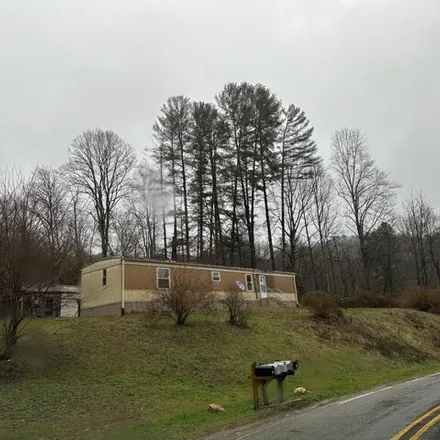 Buy this studio apartment on 728 Franklin Grove Road in Franklin Grove, Swain County