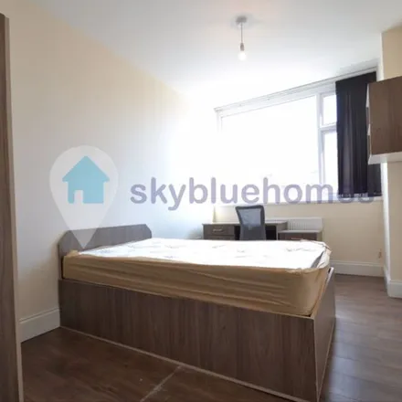 Rent this 5 bed apartment on London Road Cycle Path in Leicester, LE2 0PD