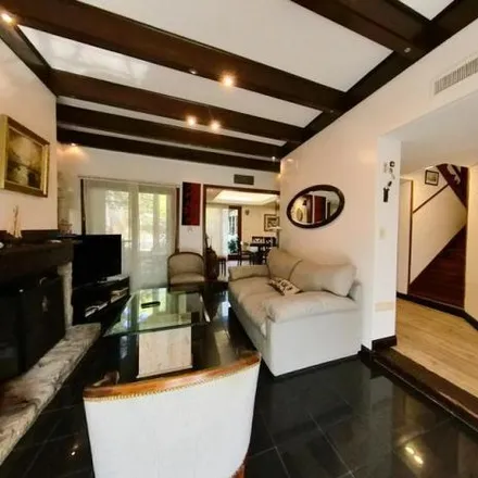 Buy this 3 bed house on Carlos Rippamonti 269 in Partido de Almirante Brown, Argentina