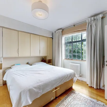 Rent this 3 bed apartment on 9 Frognal Lane in London, NW3 7DG