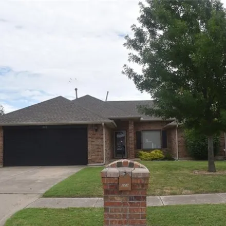 Buy this 3 bed house on 931 Northwest 15th Street in Moore, OK 73160
