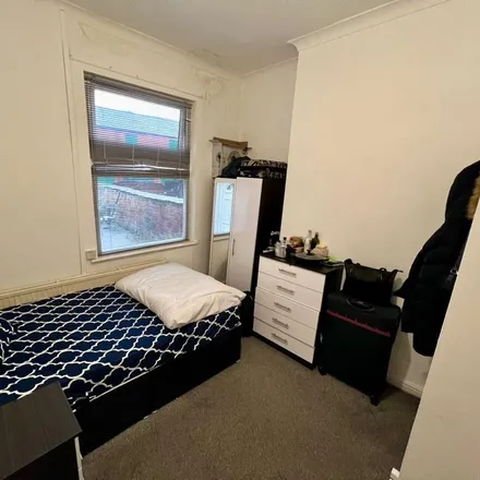 Rent this 1 bed room on 36 Kenyon Road in Wigan, WN1 2DQ