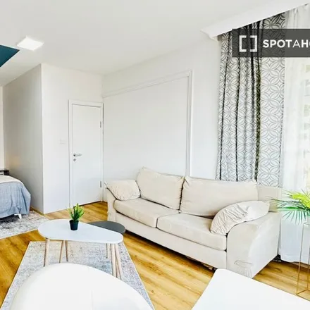 Rent this 6 bed room on Barbaros Bulvarı in 34022 Beşiktaş, Turkey