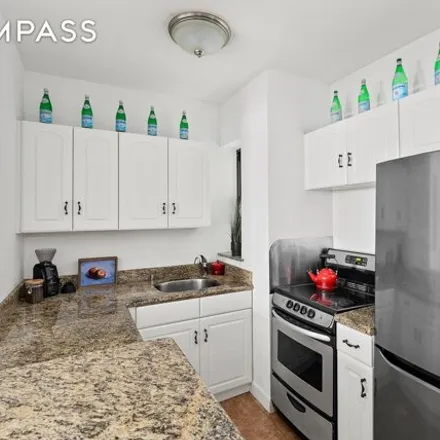 Image 4 - 429 West 24th Street, New York, NY 10001, USA - Apartment for sale