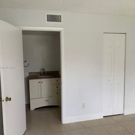 Image 3 - 10678 Northwest 11th Street, Pembroke Pines, FL 33026, USA - Apartment for rent