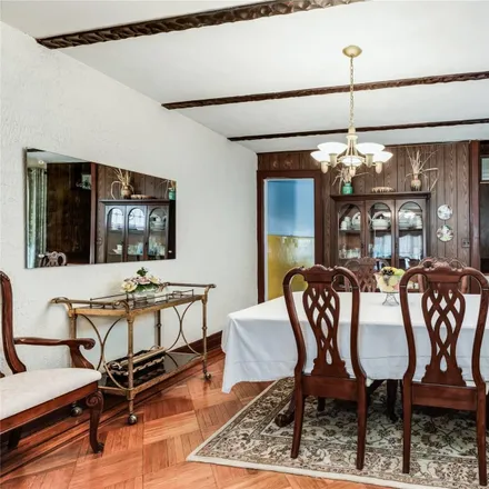 Image 3 - 289 East 37th Street, New York, NY 11203, USA - House for sale