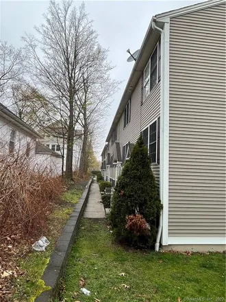 Image 4 - 89 Chipman Street, Town Plot Hill, Waterbury, CT 06708, USA - Condo for sale