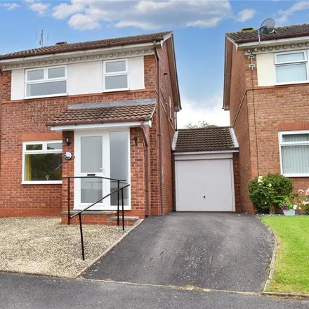 Rent this 3 bed duplex on Hammond Close in Droitwich Spa, WR9 7SZ