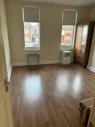 Rent this 1 bed room on QUEENS DRIVE/ALLERTON RD in Queens Drive, Liverpool