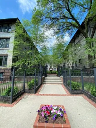 Rent this 2 bed apartment on 506-518 West Deming Place in Chicago, IL 60614