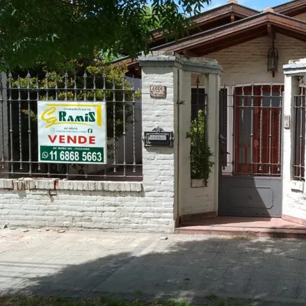 Buy this studio house on 24 de Octubre in Partido de Ituzaingó, 1713 Ituzaingó