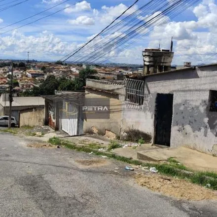 Image 1 - Rua Araçuaí, Sede, Contagem - MG, 32017-170, Brazil - House for sale