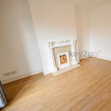 Image 4 - Coisley Road, Sheffield, S13 7EA, United Kingdom - Townhouse for sale