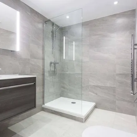 Image 2 - London, SW5 0SE, United Kingdom - Apartment for rent