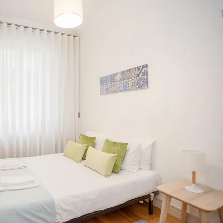 Rent this 3 bed apartment on MEO in Rua Doutor Alves da Veiga, 4000-073 Porto