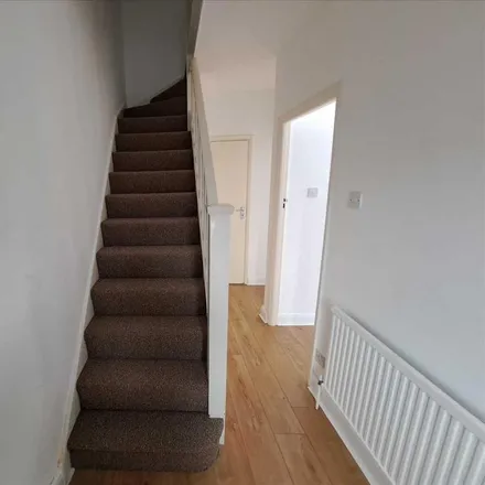 Image 2 - Waltham Drive, South Stanmore, London, HA8 5PJ, United Kingdom - Townhouse for rent