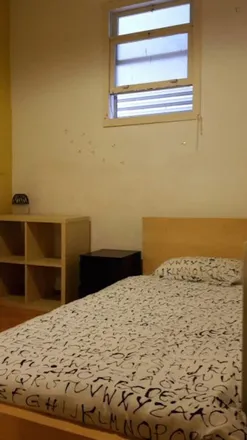 Rent this 3 bed room on Mariatchi in Carrer dels Còdols, 14