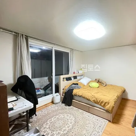 Rent this studio apartment on 서울특별시 강남구 역삼동 752-31
