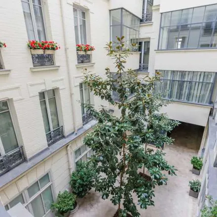 Image 8 - 2 Rue Chambiges, 75008 Paris, France - Apartment for rent