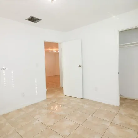 Image 6 - 11000 Northeast 13th Avenue, Courtly Manor, Miami-Dade County, FL 33161, USA - Apartment for rent