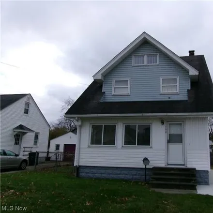 Buy this 4 bed house on 802 Silvercrest Avenue in Akron, OH 44314