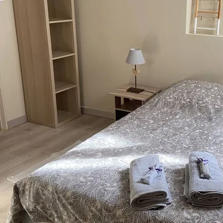 Rent this 4 bed apartment on 30700 Uzès