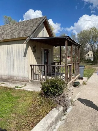Buy this 1 bed house on 1976 Spruce Street in Hannibal, MO 63401