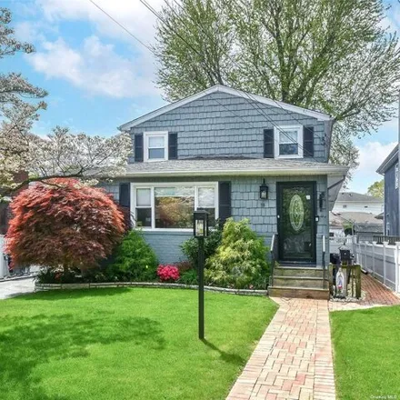 Buy this 4 bed house on 39 Sagamore Hill Drive in Village of Port Washington North, North Hempstead