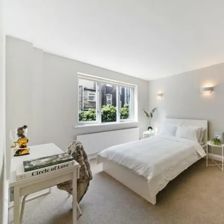 Image 5 - Warren Mews, London, W1T 6AN, United Kingdom - Townhouse for rent