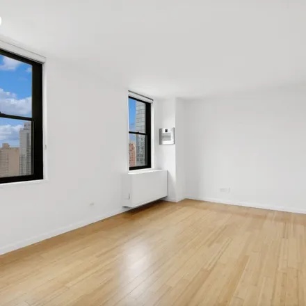 Image 3 - 301 East 87th Street, New York, NY 10128, USA - Apartment for rent
