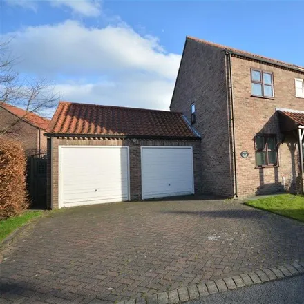 Rent this 4 bed house on Maypole Gardens in Cawood, YO8 3TG